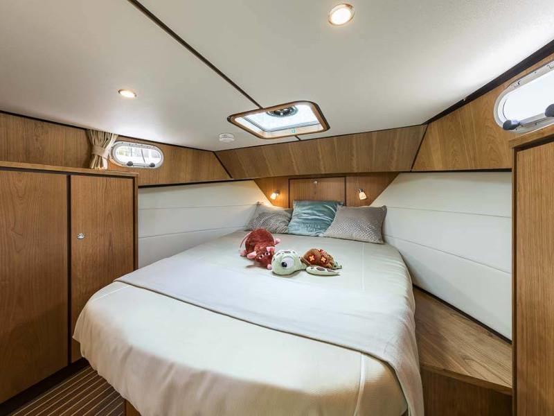 Book yachts online - motorboat - Linssen Grand Sturdy 35.0 AC - Stella - rent