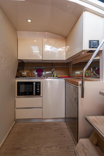 Book yachts online - motorboat - Sessa C38 - Lana - rent