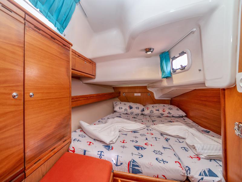 Book yachts online - sailboat - Bavaria 38 Cruiser - Mavi Ada - rent