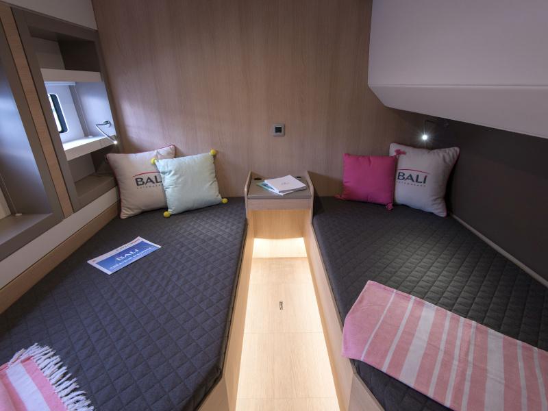 Book yachts online - catamaran - Bali 5.4. - Signature Concept - rent