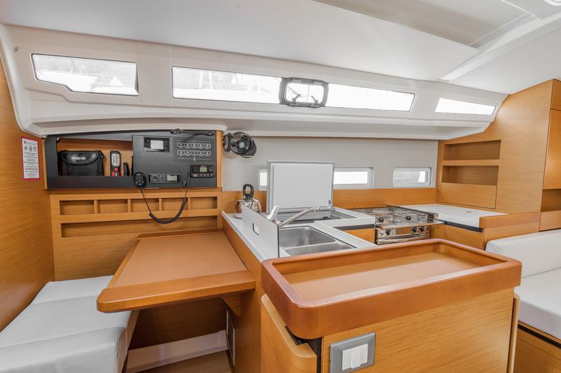 Book yachts online - sailboat - Sun Odyssey 410 - SALTY - rent
