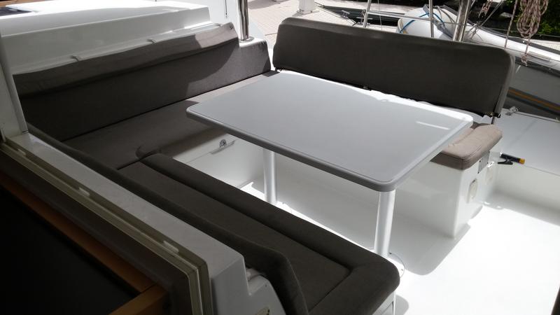 Book yachts online - catamaran - Lagoon 400 S2 - Ruby - rent