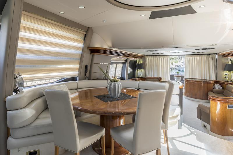 Book yachts online - motorboat - Sunseeker 84 - Skywater - rent