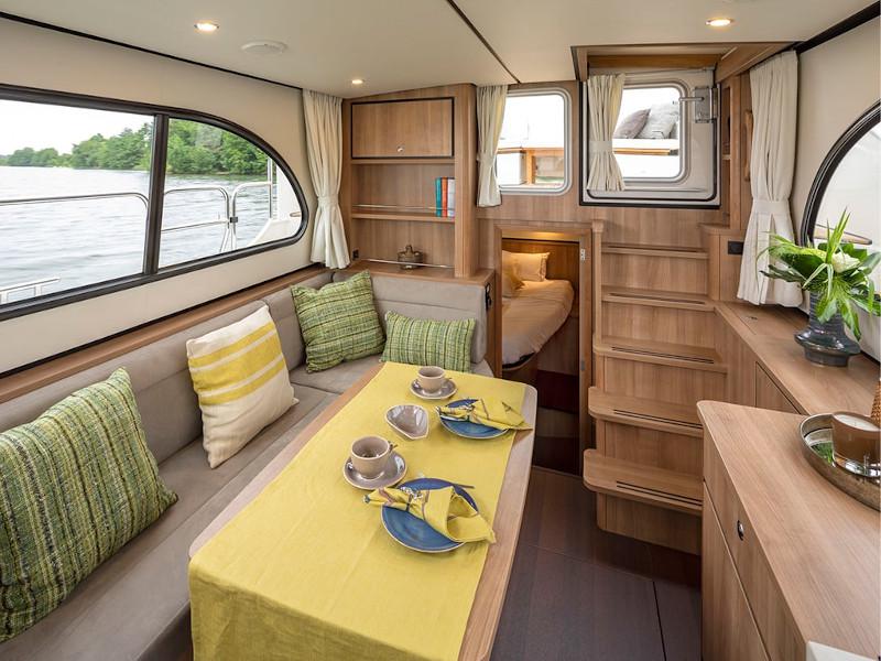 Book yachts online - motorboat - Linssen 35 SL - Speyside - rent