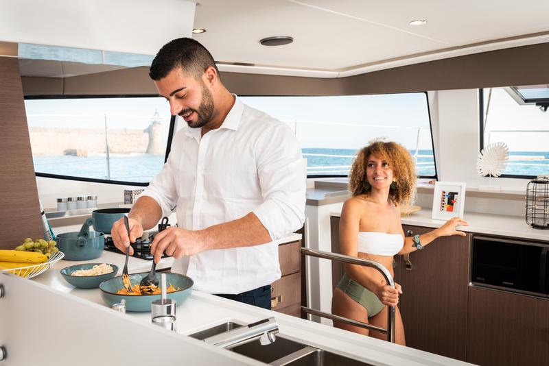 Book yachts online - catamaran - Bali 4.6 (Gen+A/C+WM)** - Moderna - rent