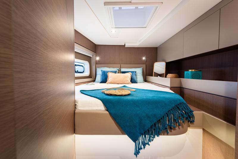 Book yachts online - catamaran - Bali 4.6 (Gen+A/C+WM)** - Moderna - rent