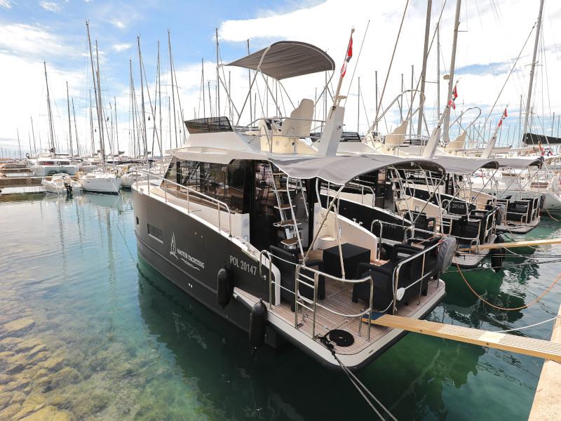 Book yachts online - motorboat - Futura 40 Grand Horizon - X COLUMBUS - rent