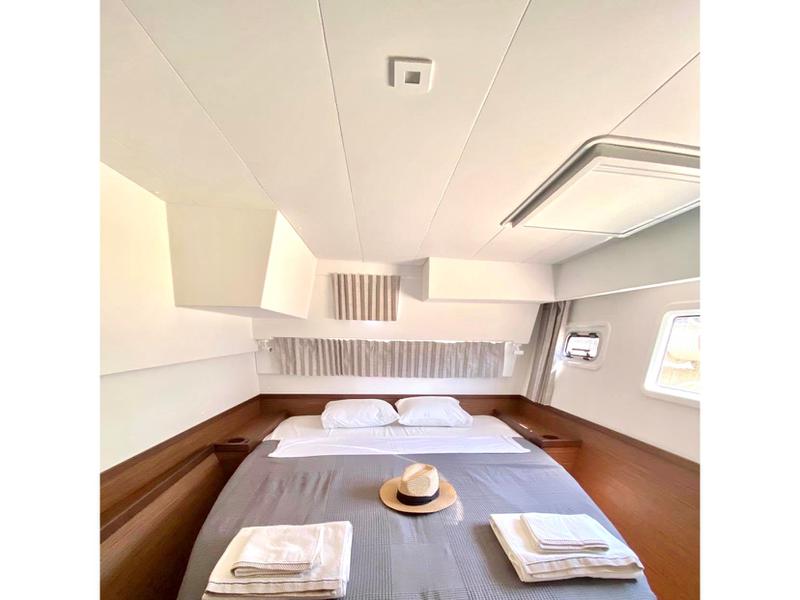 Book yachts online - catamaran - Lagoon 42 10 pax - The Key Of Joy - rent