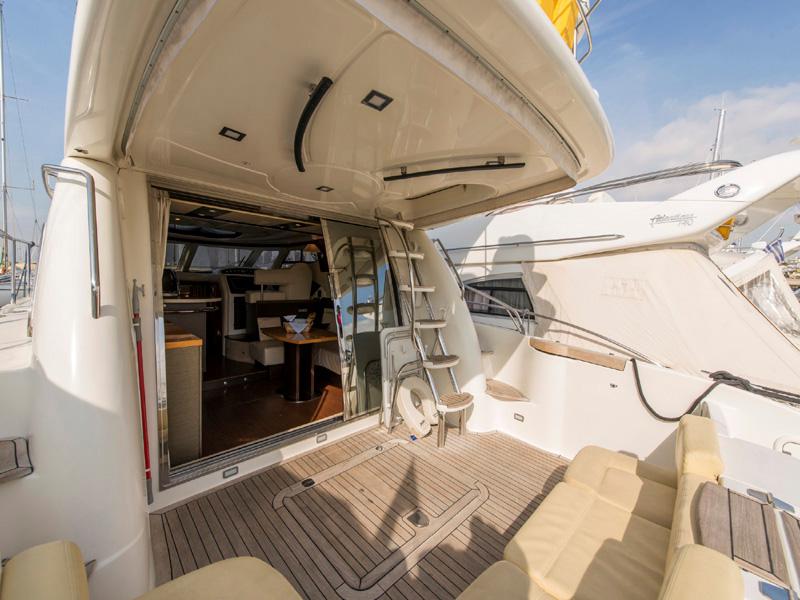 Book yachts online - motorboat - Cranchi Atlantique 50 - Danae Fantasea - rent