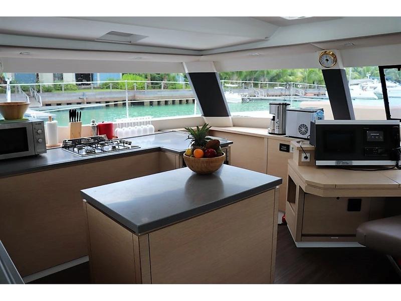 Book yachts online - catamaran - Saba 50 [7 CAB] - Triumph - rent
