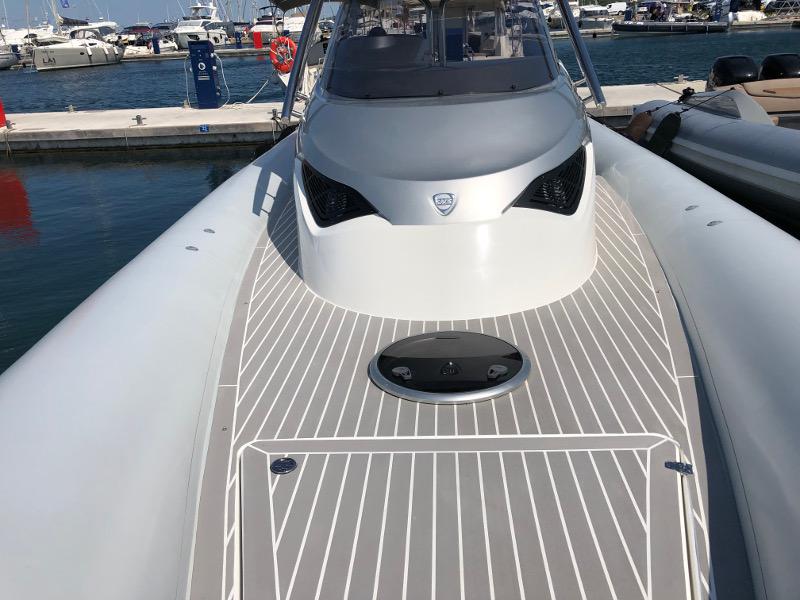 Book yachts online - motorboat - Sacs Strider 11 FB - Bomber 44 - rent