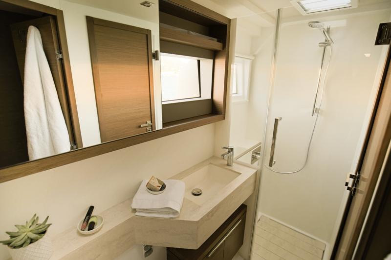 Book yachts online - catamaran - Lagoon 50 (5 cabs) Skippered - ADIAMO - rent