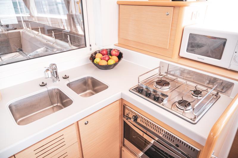 Book yachts online - catamaran - Lagoon 421 - Enjoy - rent