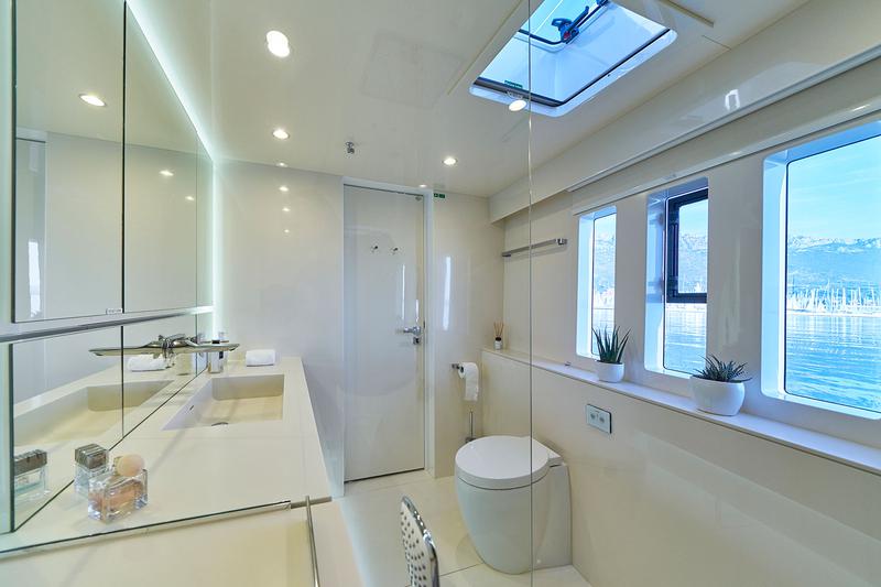 Book yachts online - catamaran - Sunreef 60 - SINATA - rent