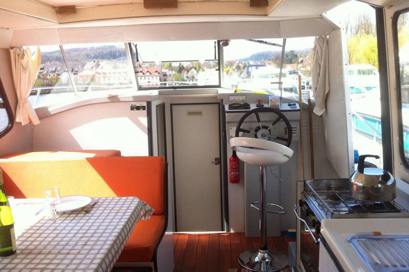 Book yachts online - motorboat - Riviera 920 - CHALLUY FR - rent