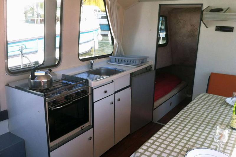 Book yachts online - motorboat - Riviera 920 - CHINON - rent