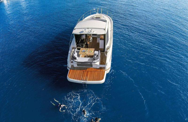 Book yachts online - motorboat - Bavaria S40 Coupe - Arcadia - rent