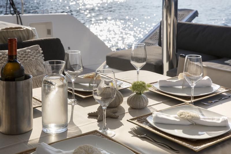 Book yachts online - catamaran - Lagoon 560 S2 - BOOM - rent