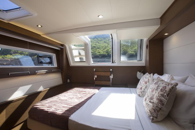 Book yachts online - catamaran - Lagoon 620 - PHANTOM - rent