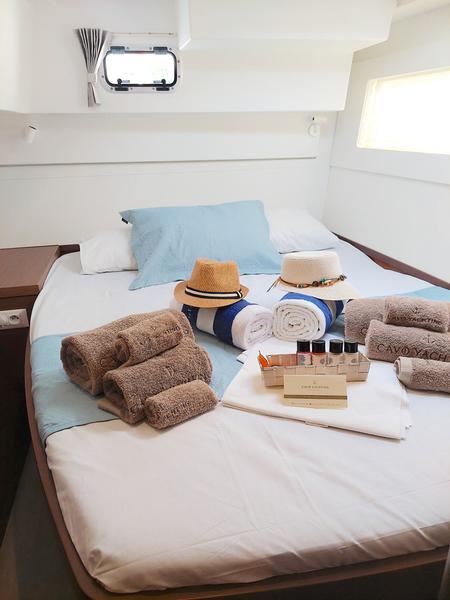 Book yachts online - catamaran - Lagoon 40 - CY-2 (Generator, A/C, Watermaker, Premium Amenities) - rent