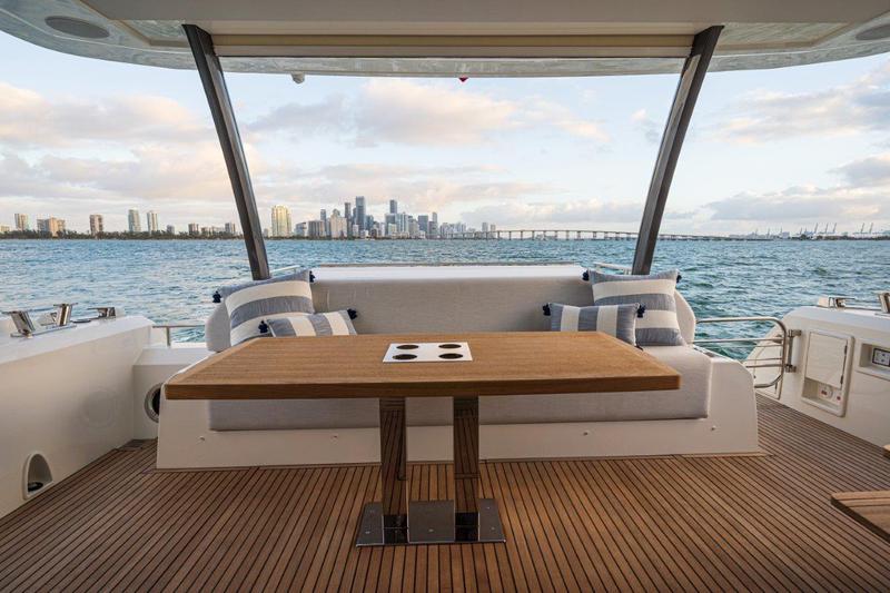 Book yachts online - motorboat - Prestige 690 - ALINA - rent