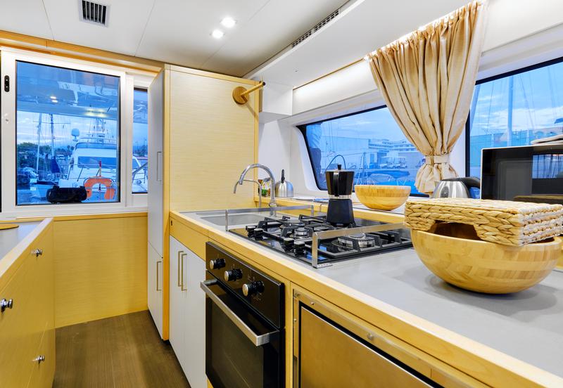Book yachts online - catamaran - Lagoon 52F - Neptuno Martinique - rent