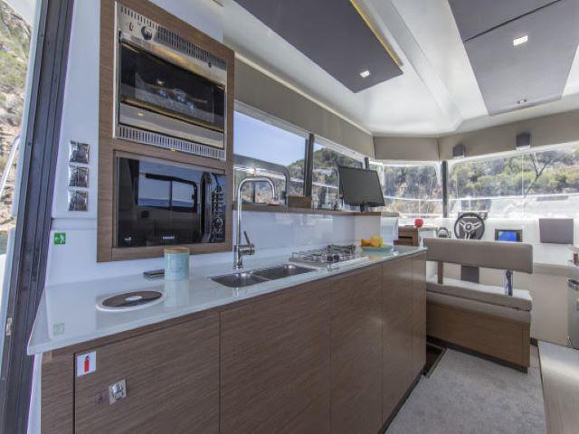 Book yachts online - powercatamaran - MY 37 - Sweet Caroline - rent