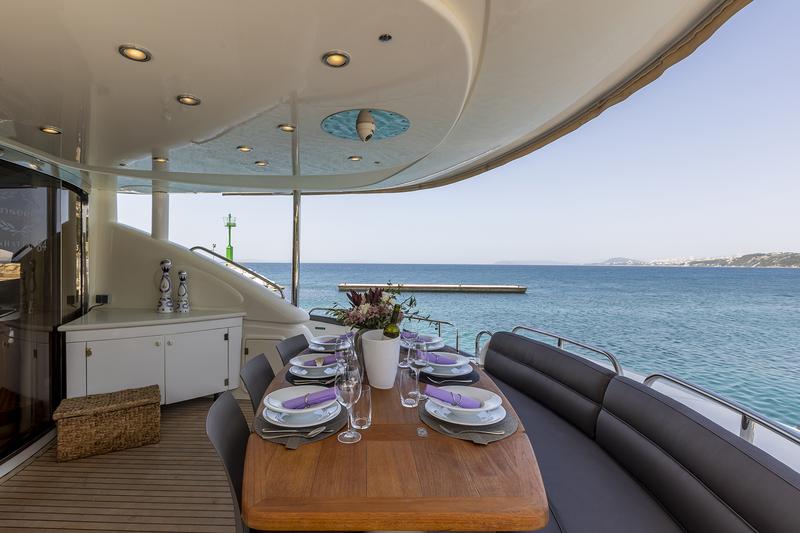 Book yachts online - motorboat - Sunseeker Manhattan 84 - SKYWATER - rent