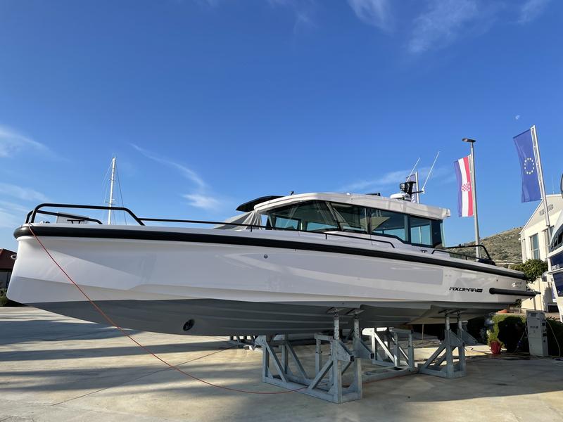 Book yachts online - motorboat - Axopar 37 XC Cross Cabin - KOSI - rent