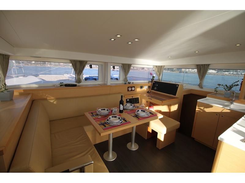 Book yachts online - catamaran - Lagoon 400 S2 - Sailing Blue 4 - Refit 2021 - rent