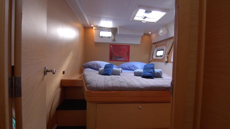 Book yachts online - catamaran - Lagoon 420 - Fantasy - (A/C - Generator - Refit 2021) - rent