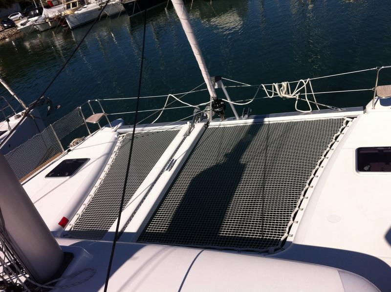 Book yachts online - catamaran - Lagoon 400 S2 - Evelina - rent