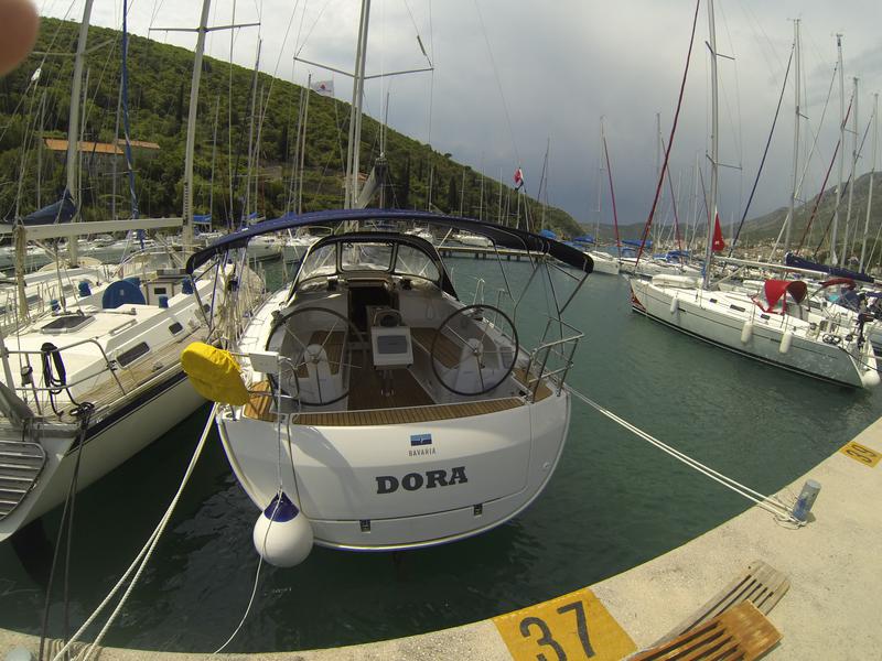 Book yachts online - sailboat - Bavaria Cruiser 37 - Dora - rent