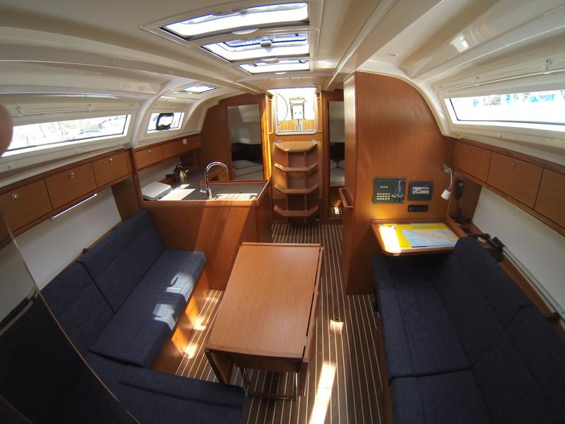 Book yachts online - sailboat - Bavaria Cruiser 37 - Dora - rent