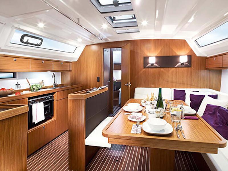 Book yachts online - sailboat - Bavaria 46 - Captain John - rent