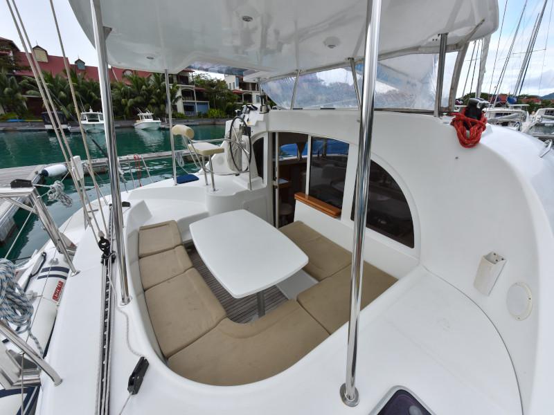 Book yachts online - catamaran - Lagoon 380 - Magikal - rent
