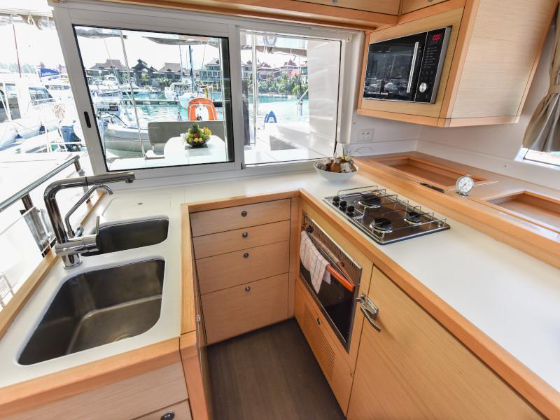 Book yachts online - catamaran - Lagoon 450 - Muzikal - rent