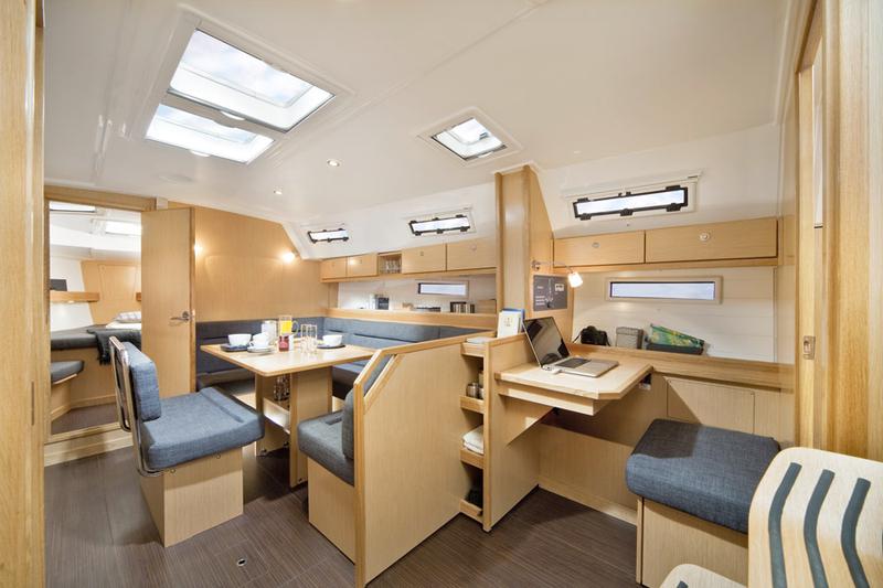 Book yachts online - sailboat - Bavaria 40 BT '13 - Perun - rent