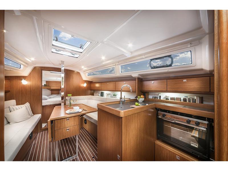 Book yachts online - sailboat - Bavaria 34 '17 - Whisk - rent