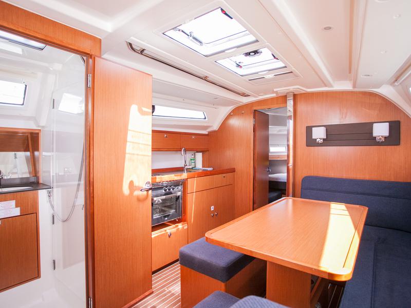 Book yachts online - sailboat - Bavaria Cruiser 41 - Dolce vita - rent