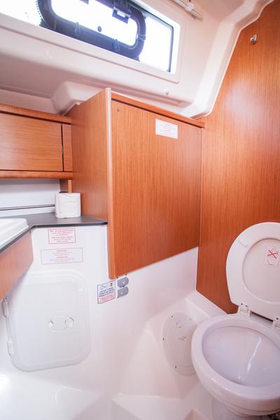 Book yachts online - sailboat - Bavaria Cruiser 34 - Take Five - rent