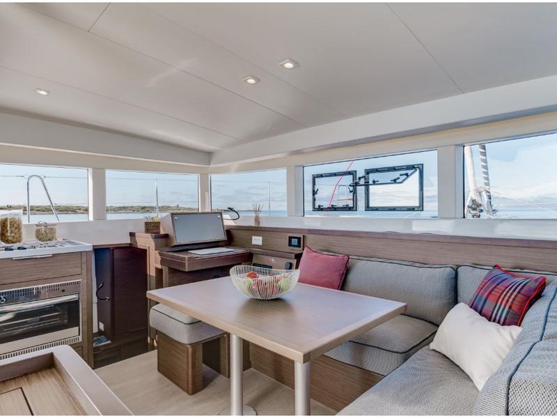 Book yachts online - catamaran - Lagoon 40 - OSPREY - rent