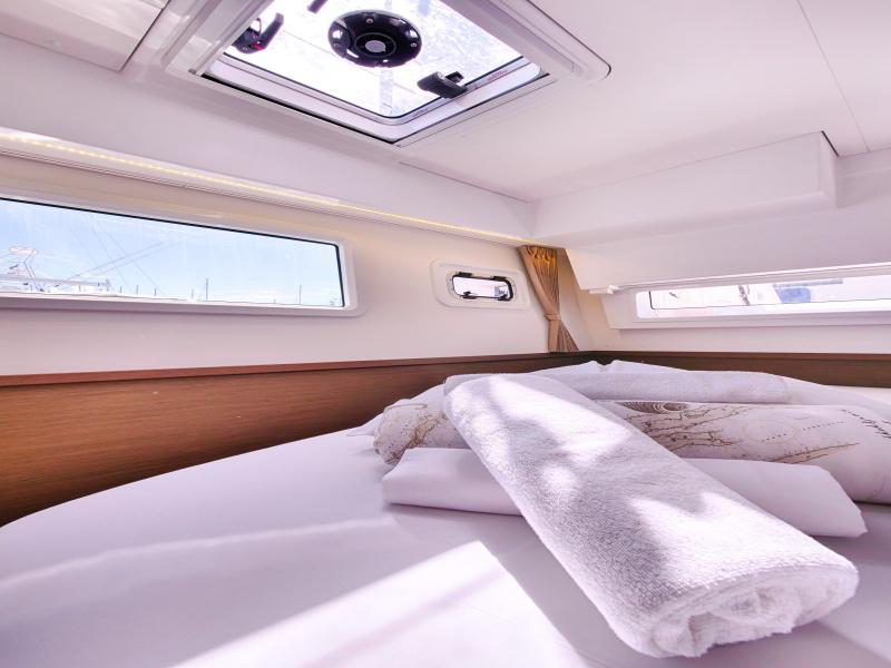 Book yachts online - catamaran - Lagoon 42 - SEA VOYAGER  - rent