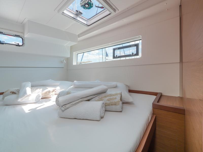 Book yachts online - catamaran - Lagoon 40 - BLUE EYES  - rent