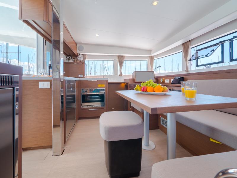 Book yachts online - catamaran - Lagoon 40 - BLUE EYES  - rent