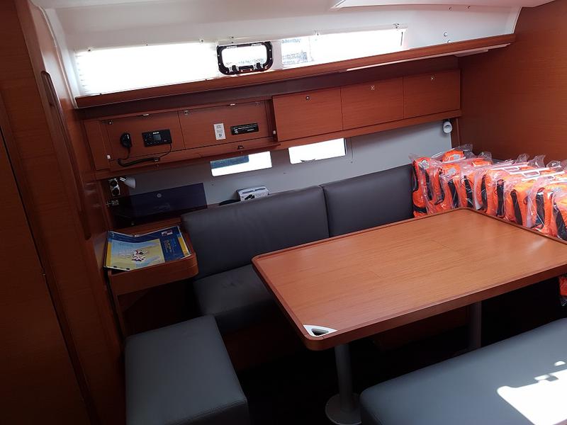 Book yachts online - sailboat - Dufour 460 Grand Large - Alegro - rent