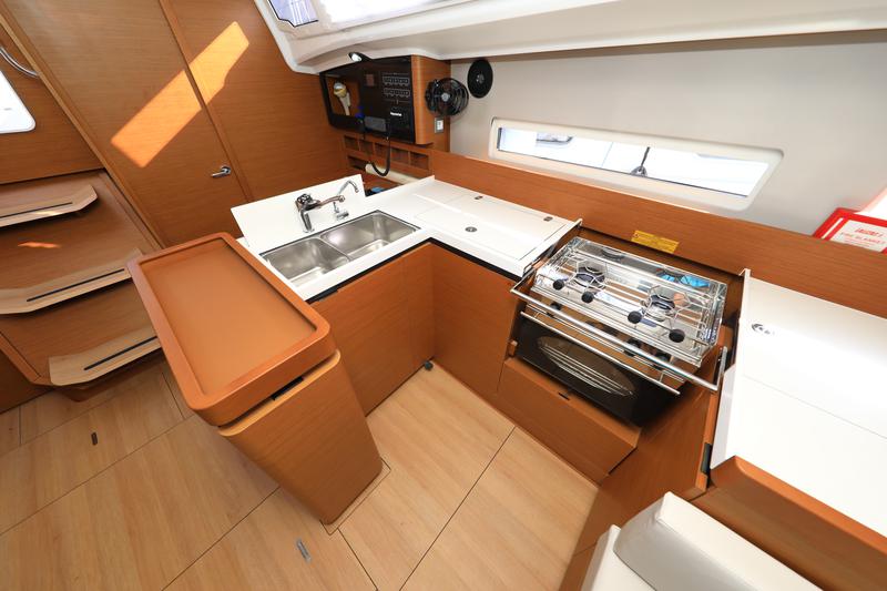 Book yachts online - sailboat - Sun Odyssey 410 - Vague - rent