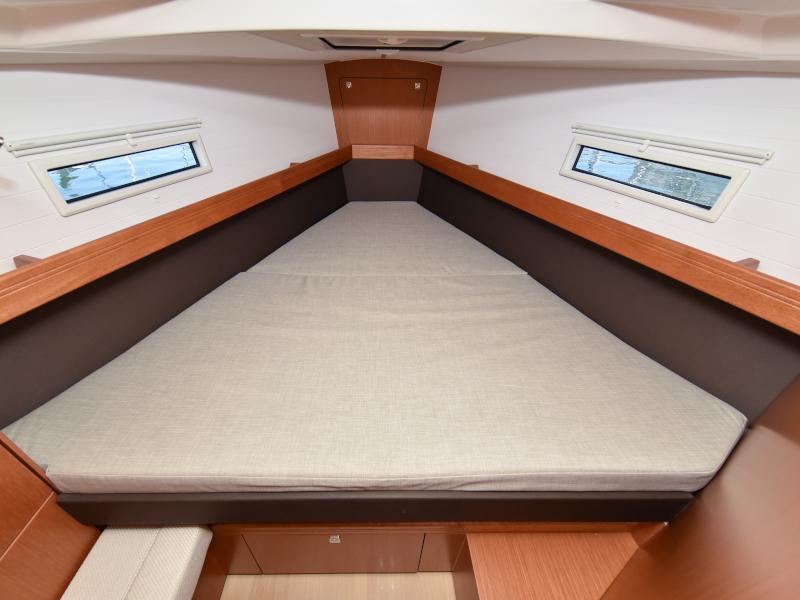 Book yachts online - sailboat - Bavaria Cruiser 41 - NIXIE - rent