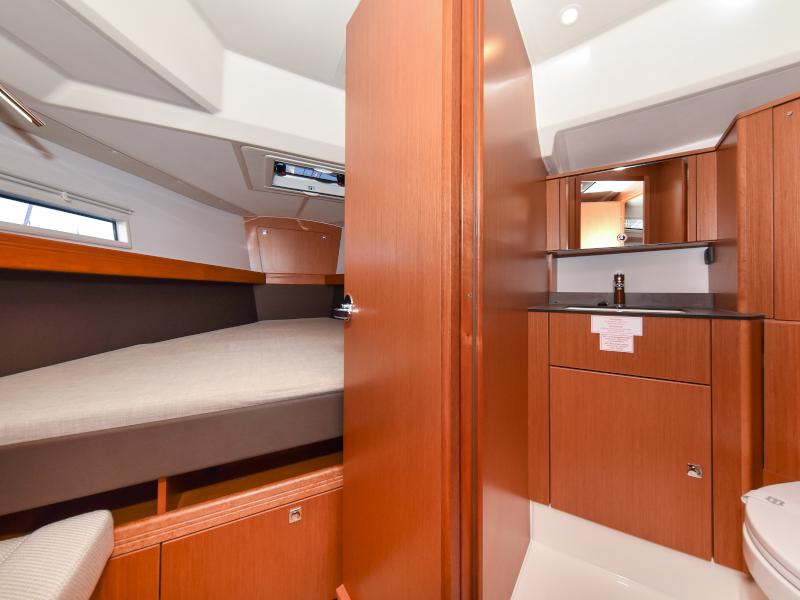 Book yachts online - sailboat - Bavaria Cruiser 41 - NIXIE - rent