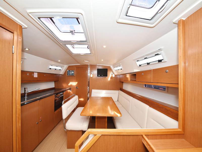 Book yachts online - sailboat - Bavaria Cruiser 40 - PIA M - rent